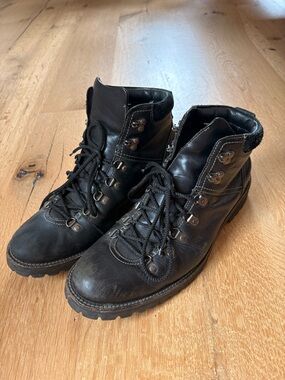 Cole Haan men’s 9.5 boots!